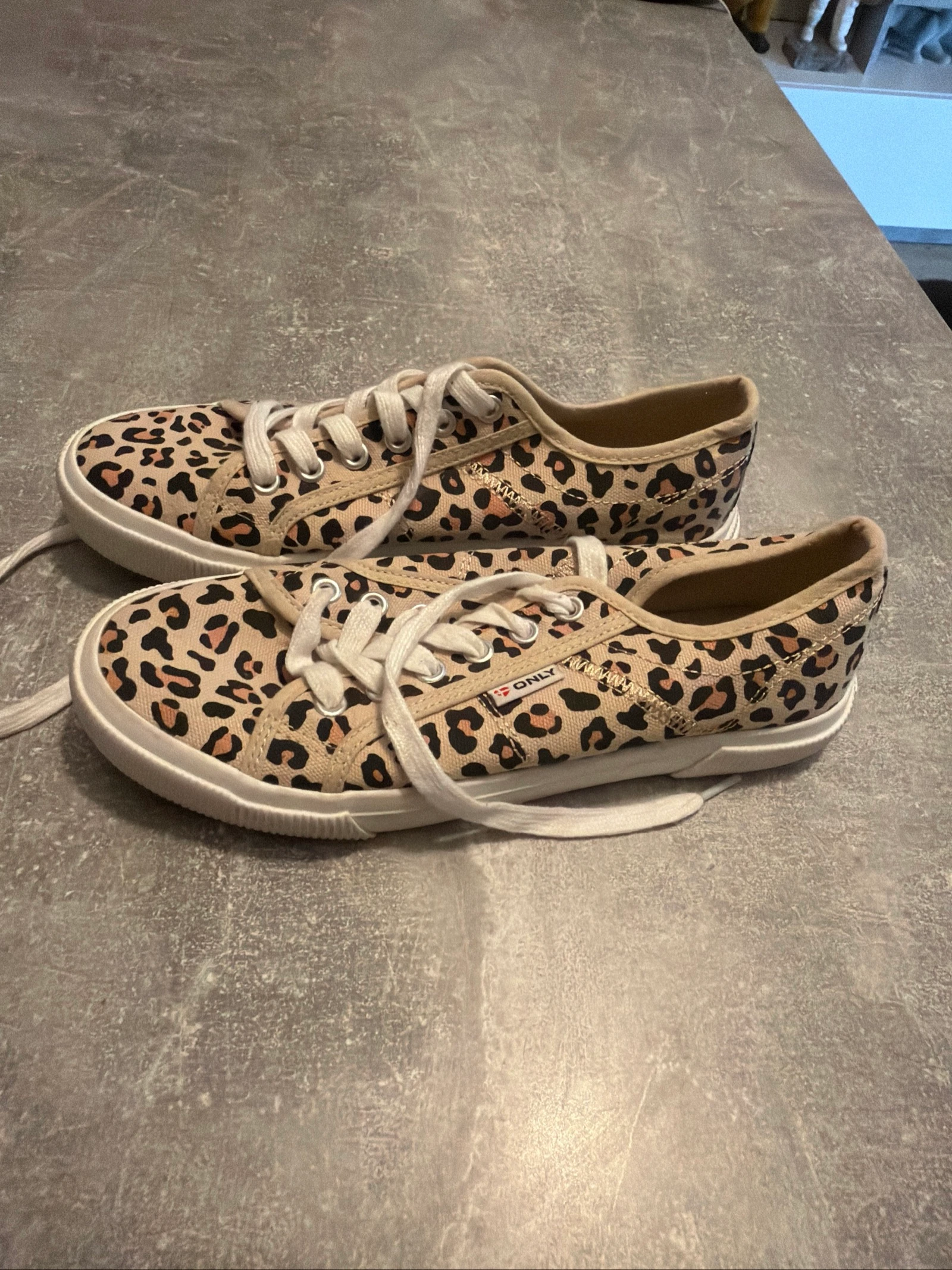 Chaussure only écaille de tortue taille 39 très bon état 